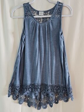 Cupio Blue Lace-Trim Sleeveless Women's Top